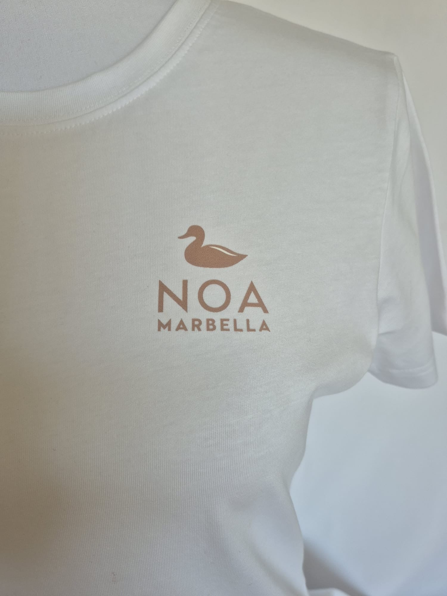Noa Marbella Camiseta Mujer Logo Nombre - NOA Marbella