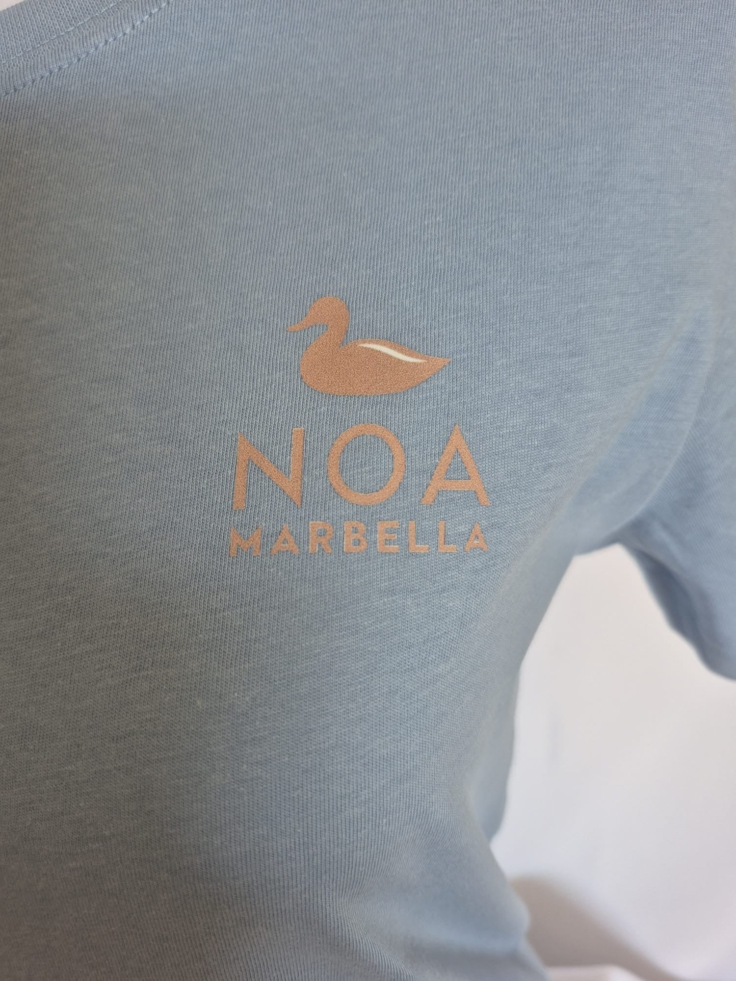 Noa Marbella Camiseta Mujer Logo Nombre - NOA Marbella